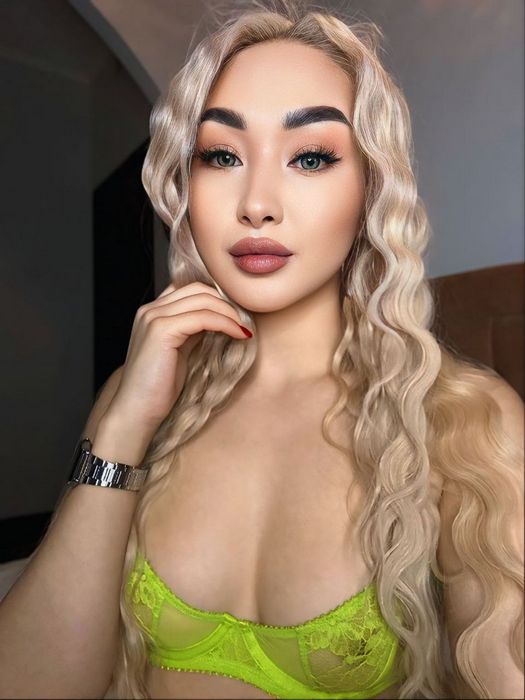 Тайные связи: как индивидуалки общаются с клиентами вне рабочей сферы